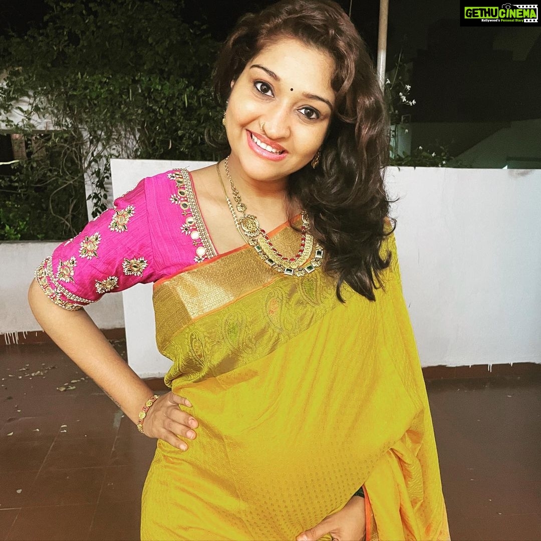 Neelima Rani Instagram - Vibes don’t lie… Good morning ❤️ Beautiful work blouse by @vivaha_bridal_designer Thank you Vimala,I loved your work..keep rocking!
