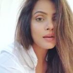 Neetu Chandra Instagram – Bade ache lagte hai… I love you all ❤ #love #romance 🥰😘