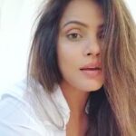 Neetu Chandra Instagram - Bade ache lagte hai... I love you all ❤ #love #romance 🥰😘