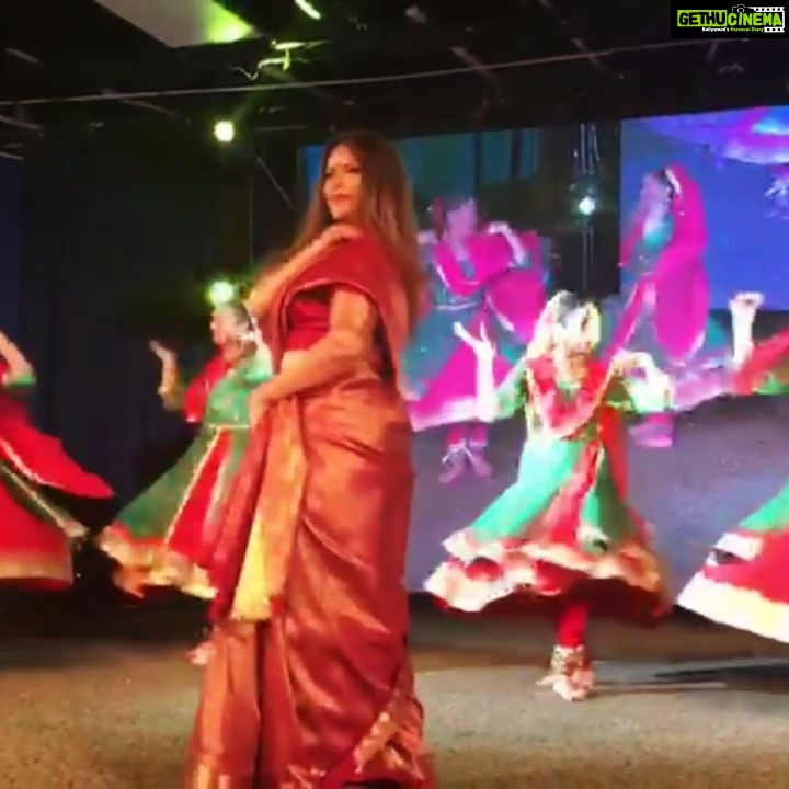 Neetu Chandra Instagram - So the story of this video is... I was the chief guest at a cultural event and the winning team requested me to dance with them... phir kya tha.. it was a test.. I didn't know the song they would play! The song was... I loved it... #dance is a form of #meditation β€π€ Try it! #classical #classic #grace #Bollywood #actress in a #saare π What say guys ? β€π #throwback