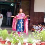 Neetu Chandra Instagram - What a lovely day and how fortunate I am to #address my lovely #school #juniors ❤ Met the Super calm and forever smiling Principal, sister #jessy🙏😊 My incredible talented #teachers #sushmaprasad #reena miss #rosy miss #pushpa miss 🤗😘 #notredame #patna Love you all. Thank you for hosting me and showering so much of LOVE 😘🤗