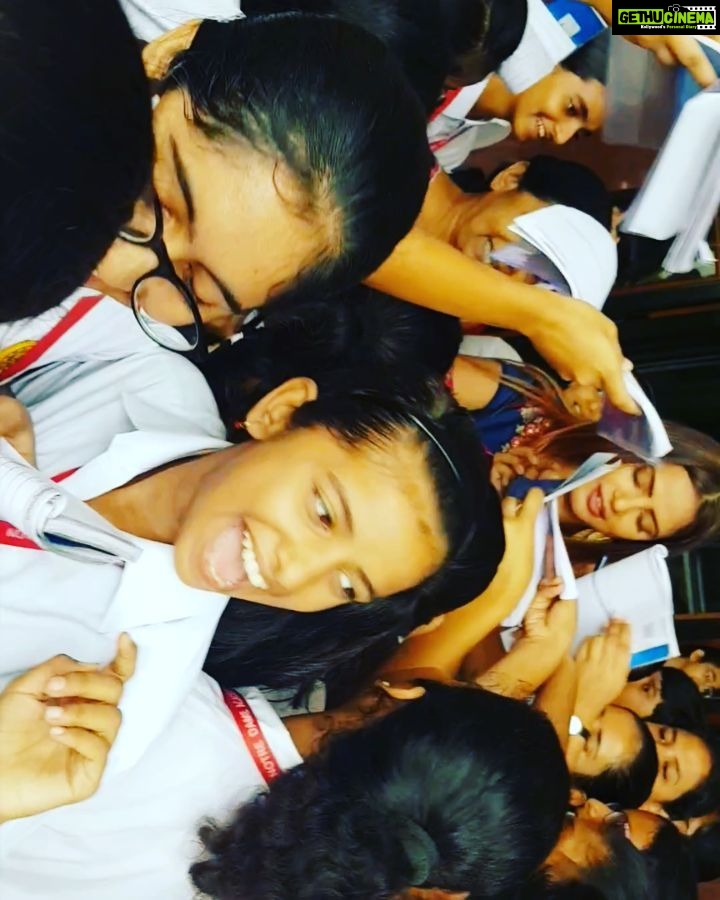 Neetu Chandra Instagram - Today at my school #Notredameacademy #patna I love you all ❤ Notre Dame Academy, Patna