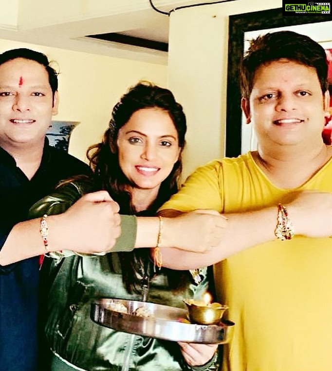Neetu Chandra Instagram - Rakshabandhan is an occasion that celebrate the protection and bond between 2 siblings. Today we promised each other to be the protectors & support systems for each other and so we tied rakhi's for each other. Thank you both for always being my pillars of strength 🥰 #HappyRakshaBandhan @nitinchandrabihar @aabhishekchandraa