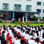 Neetu Chandra Instagram - What a lovely day and how fortunate I am to #address my lovely #school #juniors ❤ Met the Super calm and forever smiling Principal, sister #jessy🙏😊 My incredible talented #teachers #sushmaprasad #reena miss #rosy miss #pushpa miss 🤗😘 #notredame #patna Love you all. Thank you for hosting me and showering so much of LOVE 😘🤗