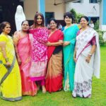 Neetu Chandra Instagram - What a lovely day and how fortunate I am to #address my lovely #school #juniors ❤ Met the Super calm and forever smiling Principal, sister #jessy🙏😊 My incredible talented #teachers #sushmaprasad #reena miss #rosy miss #pushpa miss 🤗😘 #notredame #patna Love you all. Thank you for hosting me and showering so much of LOVE 😘🤗