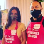 Neetu Chandra Instagram - Today at @thelamission Was so wonderful getting together to serve the less fortunate. The positivity and warmth #troyfvaughn showered at the event got everyone together even in this heavy rain. I Thank you for.your service for years 🙏❤ The humanity you display is an inspiration to all. MERRY CHRISTMAS n HAPPY HOLIDAYS 😊 ❤❤❤ #serve #homeless #shelter #blessed #kindness #givingbacktothesociety #humanity Los Angeles, California