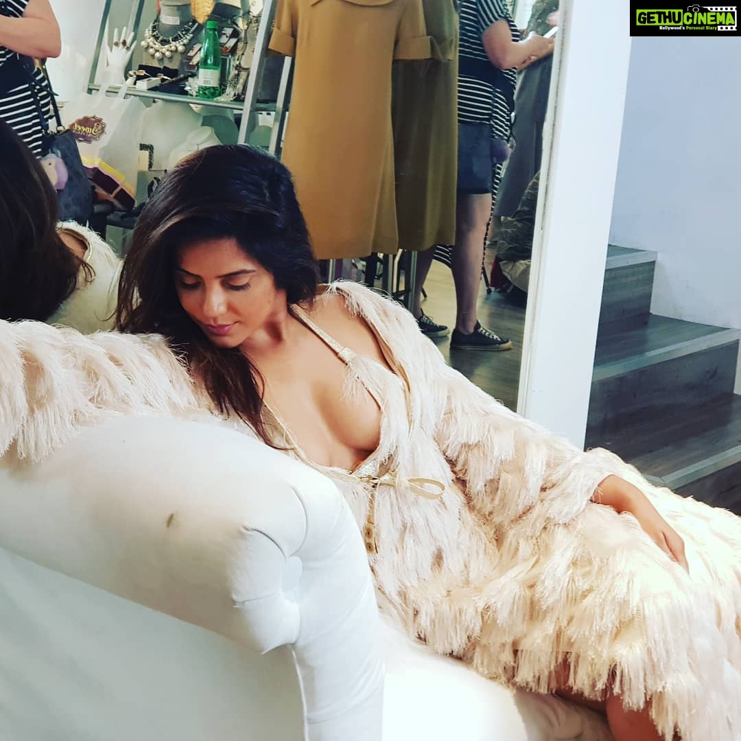 Neetu Chandra Instagram - Some #weird yet #fun shooting times! Had a great time with @polatteu @patriksimpson and @reshmadordi Love you and your incredible talent ❤😘 #fashion #style #glam still #me 😘 Patna, India