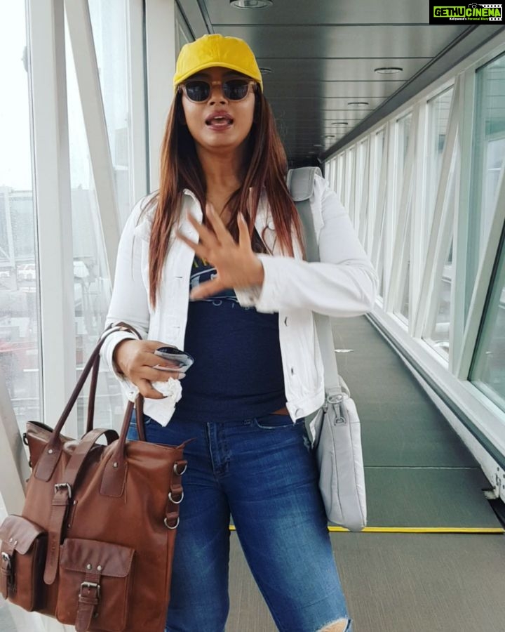 Neetu Chandra Instagram - Hi my #Patna my #birthplace shat shat Pranam π See you soon πβ€Let's cheer n support @patnapirates #prokabaddi session 7 @starsportsindia π Mumbai, Maharashtra