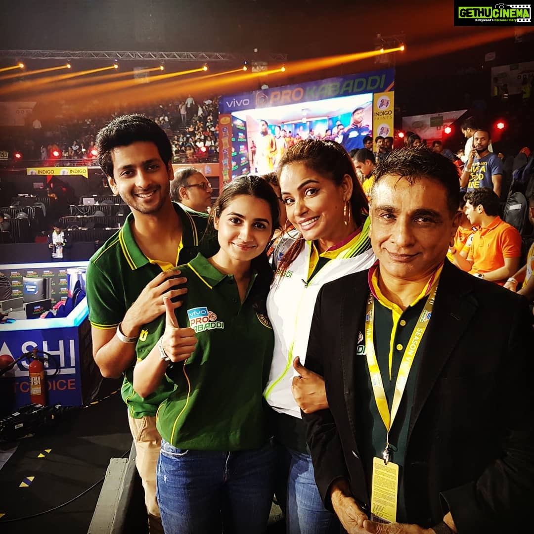 Neetu Chandra Instagram - WE WON 🤩❤💃💃💃@aaryamanvir @vedikapinto 🤩😘 #Rajeshvshah ❤ See you all in #patna 🤩 Mumbai, Maharashtra