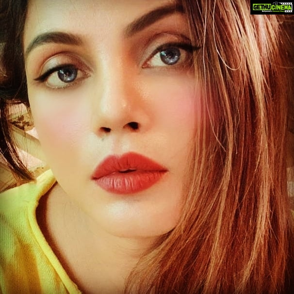 Neetu Chandra Instagram - Do you think #lenses suit me ? #blue #grey ??? 😘🤩❤ Bhayandar, Maharashtra, India