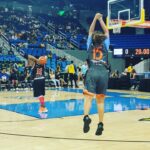 Neetu Chandra Instagram - While practicing at the court today for @teencanceramerica and @50kcharitychallenge at #pauleypavilion #ucla #basketball #nba #nbaindia 😘🥰 Los Angeles, California