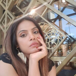 Neetu Chandra Instagram - Has such a great #lunch #meeting at #rooftop #waldorfastoria #beverlyhills 😘🤗❤ Different mode n moods of ME! ❤ #nofilterneeded Waldorf Astoria Beverly Hills
