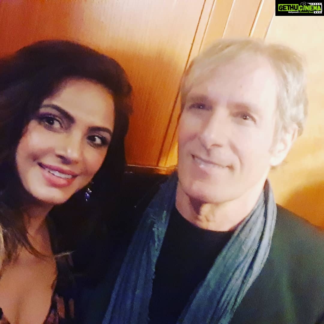 Neetu Chandra Instagram - Watching #Georgewallace comedy with @michaelboltonpics incredible@dreamclimber @wafanasieff @officialkatiecazorla Such a pleasureπ Tonight, comes with so many memories #canitouchyouthere #whenamanlovesawoman at @laughfactoryhw You were awesome β€π Laughed my guts out πππ€£ππ€£π The Laugh Factory