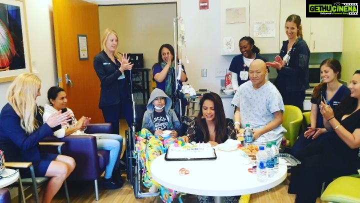 Neetu Chandra Instagram - Followed by Cutting cake with #teencanceramerica and #UCLAmedicalcentre #santamonica #soulsatisfaction Thank you for all your wishes and blessings for this #birthdaygirl ❤😘🙏 @uclahealth Thank you the entire team 🙏 especially Laila Ramji @teencanceramerica Los Angeles, California