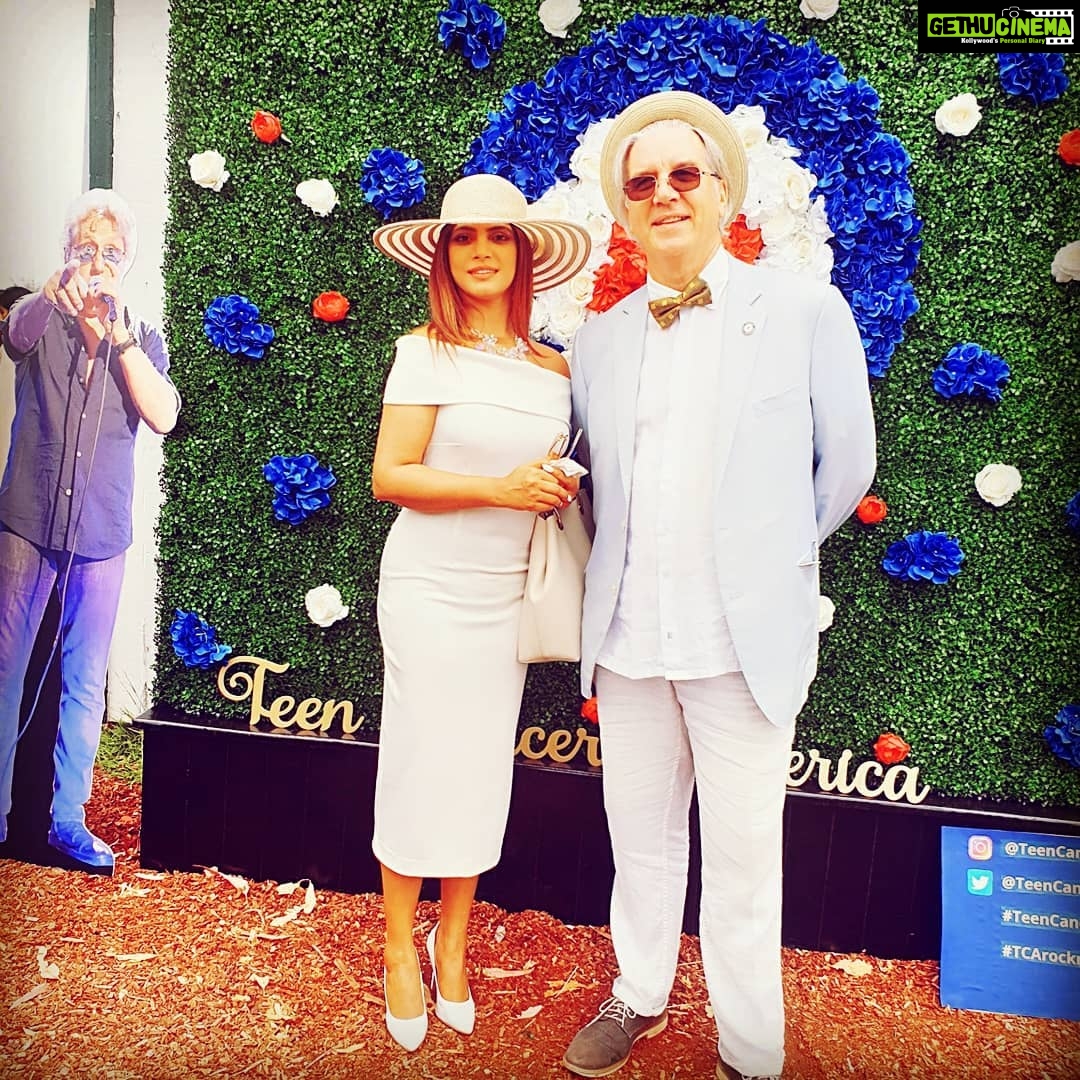Neetu Chandra Instagram - At the fund raising for #teencanceramerica s #event ❤😘🙏 @harryhudson it was lovely meeting you again. Thank you, all of you 🙏😘 Will Rogers State Historic Park