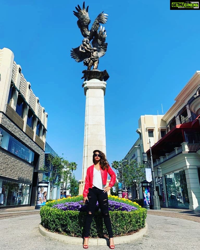 Neetu Chandra Instagram - You can't get different results when you practice the same things!❤😘 Back to #losangeles 😘 Los Angeles, California