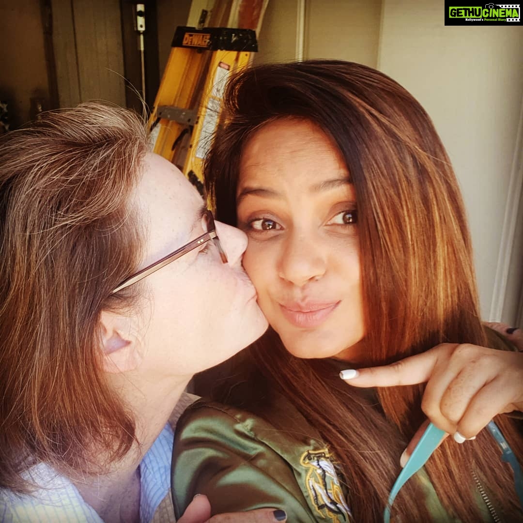 Neetu Chandra Instagram - Ladies and gentlemen, #actors are the only #artists who hardly get a chance to polish their skills on an everyday basis.... #musicians #singers #players , practice comes handy to them and compulsory to these artists, as its #physically connected but my #acting #coach @saxontrainor pushed me to the extremes to exercise my brain on an everyday basis! The intensive special workshop with her changed my world! #world inside #stories their #stories Every statement has a story❤😘 Introducing my favourite @saxontrainor I love You ❤😘 THANK YOU FOR OPENING MY WORLD 😘 Don't forget the lovely #Becky Lovely #dogsofinstagram ❤ #workinprogress Los Angeles, California