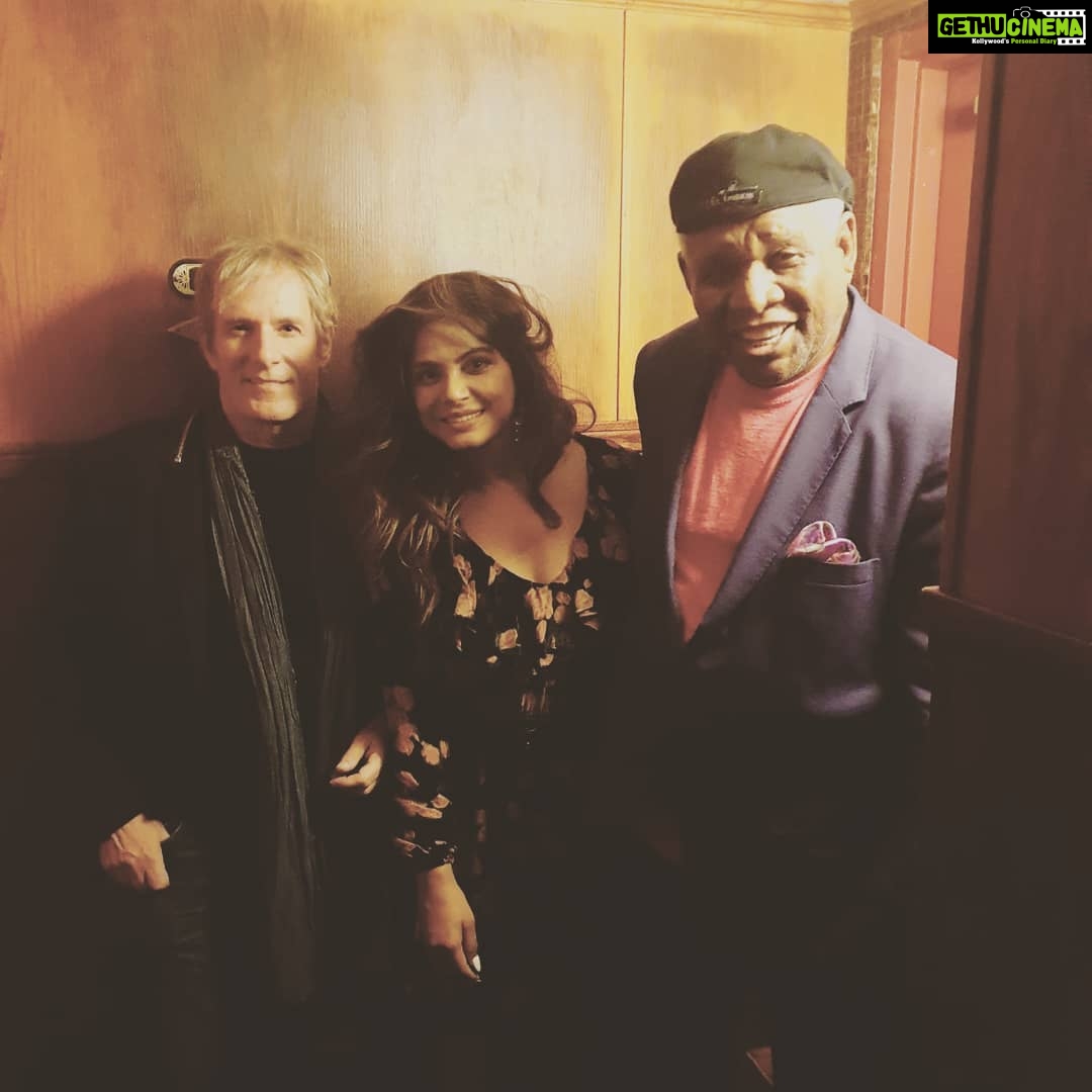 Neetu Chandra Instagram - Watching #Georgewallace comedy with @michaelboltonpics incredible@dreamclimber @wafanasieff @officialkatiecazorla Such a pleasureπ Tonight, comes with so many memories #canitouchyouthere #whenamanlovesawoman at @laughfactoryhw You were awesome β€π Laughed my guts out πππ€£ππ€£π The Laugh Factory