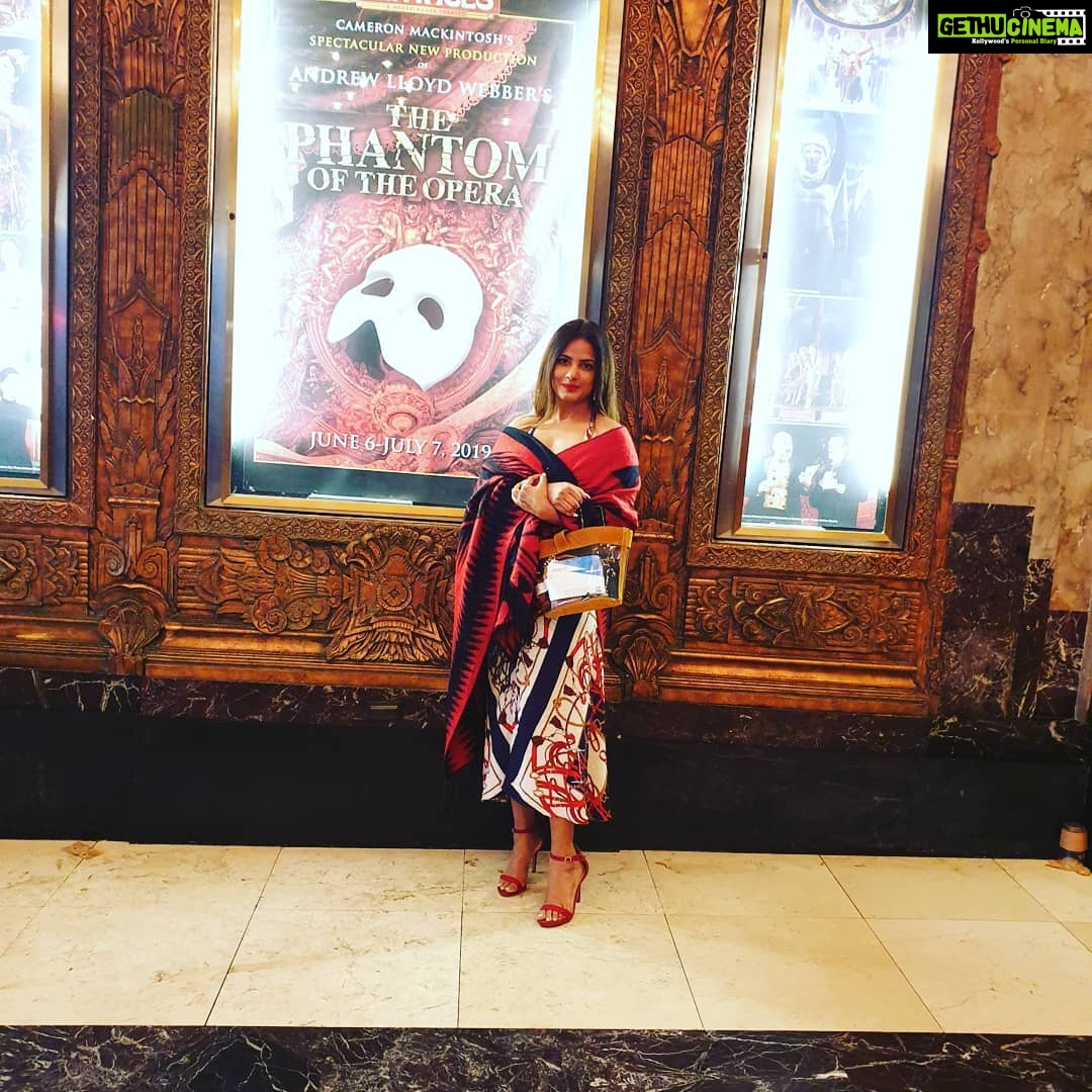 Neetu Chandra Instagram - The very pretty, main lead #EvaTavares as #christine Beautiful voice and phenomenal performanceπ The handsome and outstanding #JordanCraig as #Raoul Guys, you all rocked tonight! I am glad, I got to witness β€πππ€ Congratulations to the #producers and the #director #music and #musicians please take my standing ovation ππ€ππββοΈ #thephantomoftheopera Hollywood Pantages Theatre