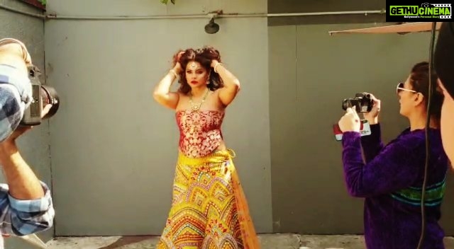 Neetu Chandra Instagram - And #Indian #ethinic in #losangeles by @saahilrohira 😘 @ashguptaslife @838mg @beautybylishma @devinanarangbeauty @fashionbyrohini ❤😘 West Hollywood, California
