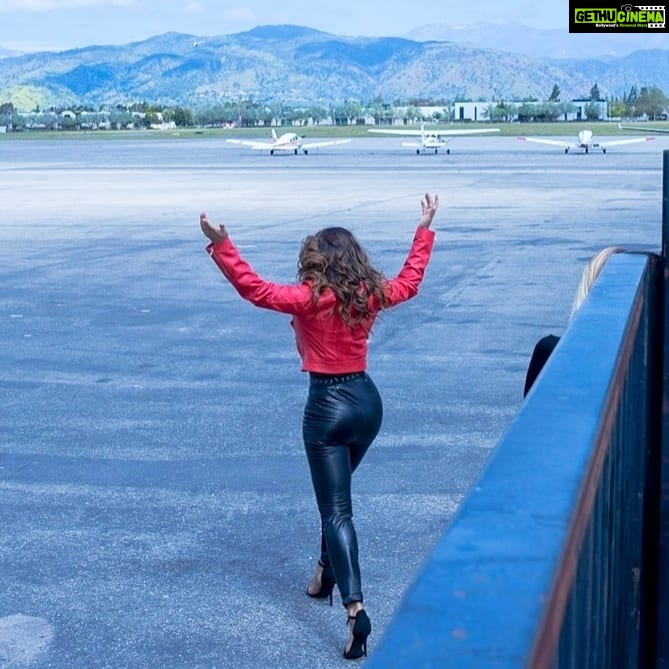 Neetu Chandra Instagram - The whole world is mine β€π€ Everyone on this planet is my family π₯° Bring it on π #happyfriday ππ€ #nofilter Photo Credit - @ulfbjorlin Thank you ππ€ Los Angeles, California