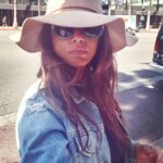 Neetu Chandra Instagram - Sabko #happylabourday 🙏🤗 Some #sunnydays ❤😘 The girl with the #hat 🤩🥰😘 #