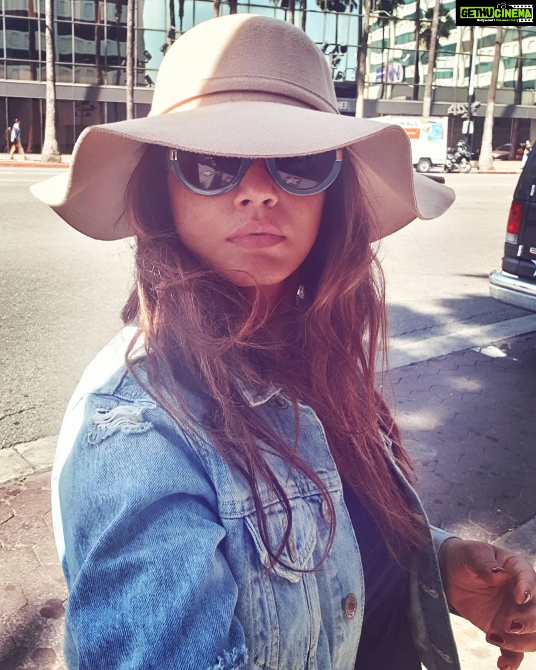 Neetu Chandra Instagram - Sabko #happylabourday 🙏🤗 Some #sunnydays ❤😘 The girl with the #hat 🤩🥰😘 #