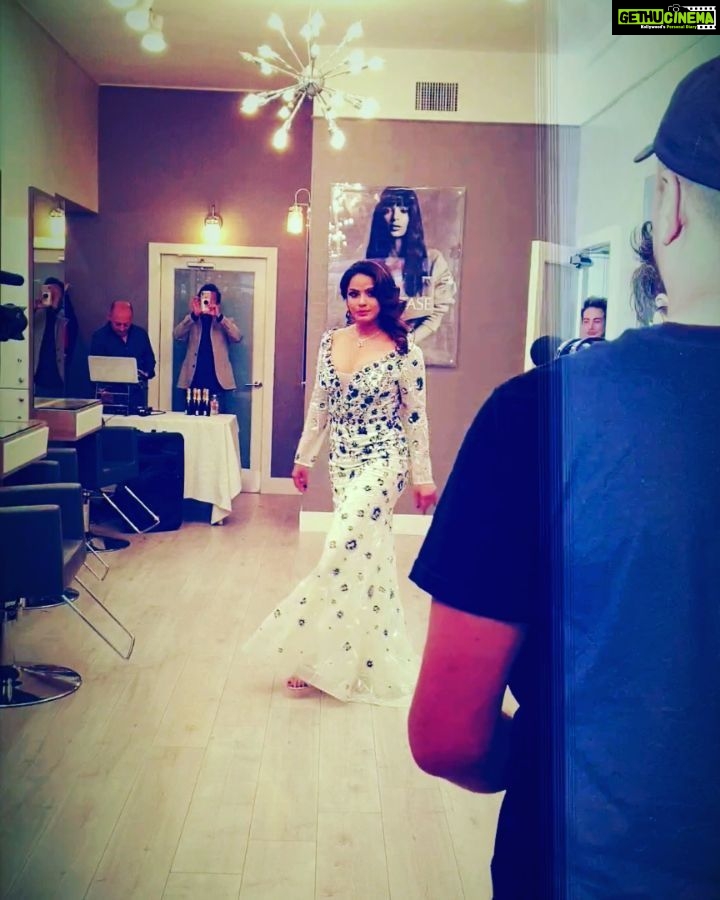Neetu Chandra Instagram - And it was all #retro n #vintage by #Elle #salontrue ❤😘 @polatteu @patriksimpson Had Great fun at the shoot n the walk 😉🤩