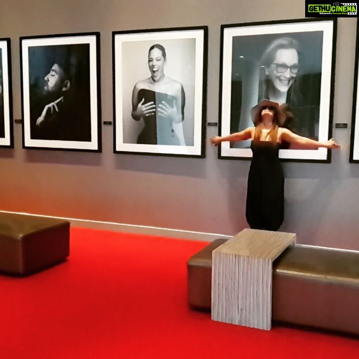 Neetu Chandra Instagram - Today's #morningwalk just happened... n met my favorite #merylstreep and some of her close ones... Felt #tourist today but I am not... ❤ I am here to Stay 😘❤🙏 W Hollywood