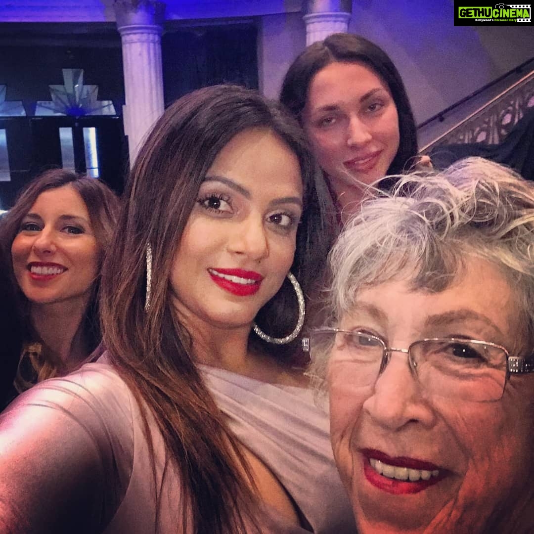 Neetu Chandra Instagram - It was soooooo lovely seeing all my friends at @reshmabeauty Pageant π @ashguptaslife @838mg @craigshelly #Ritaharris @dashafromrussi #sahil #alex Love you Guys β€β€β€ Los Angeles County, California