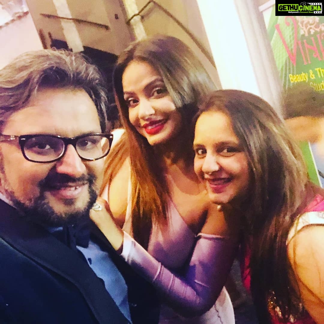Neetu Chandra Instagram - It was soooooo lovely seeing all my friends at @reshmabeauty Pageant π @ashguptaslife @838mg @craigshelly #Ritaharris @dashafromrussi #sahil #alex Love you Guys β€β€β€ Los Angeles County, California