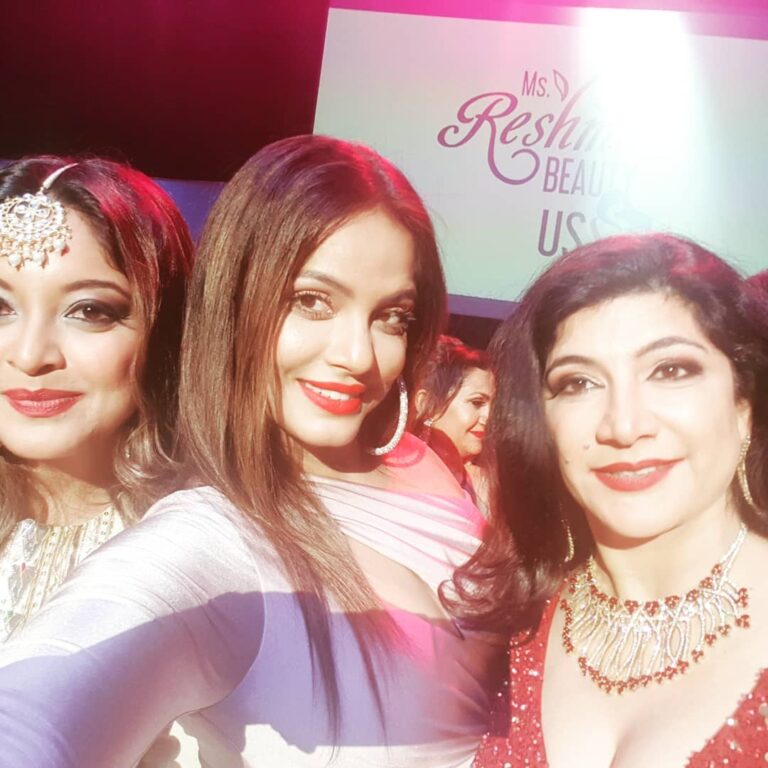 Neetu Chandra Instagram - Had a great time at @reshmabeauty Pageant yesterday! Fabulous performance by each and every contestant! Had an awesome time meeting my co-actor n friend @iamtanushreeduttaofficial after so long, we did 2 films together, catch it on #Netflix its called #Apartment and the other one was #TVP in #tamil language. Love both of them. So much talent all over and so much to learn every second of life ❤🙏 Love you all for all your wishes n blessings! 😘🤩 Saban Theatre