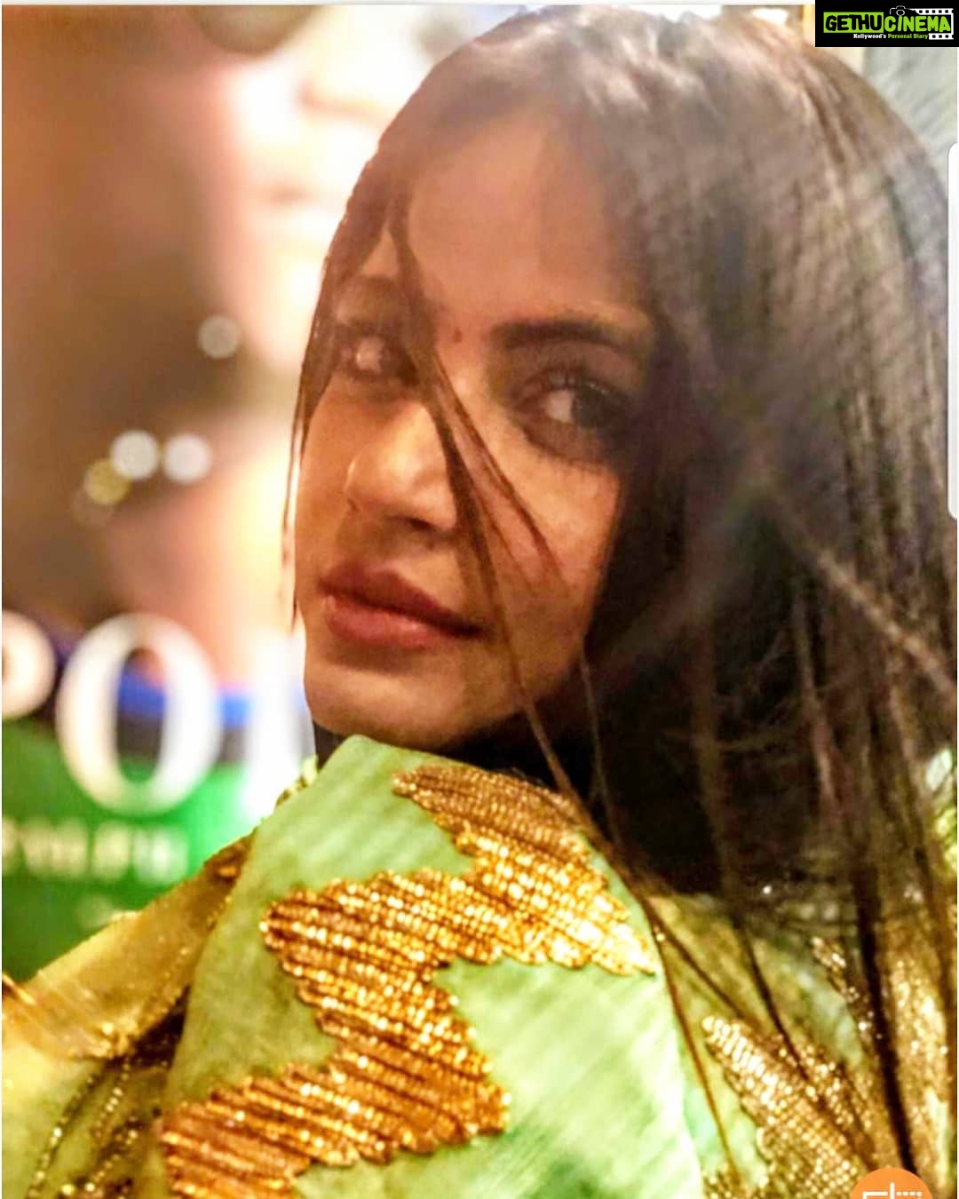 Neetu Chandra Instagram - Don't look at me like that.... #cameras #roll ❤ #eye talk 🥰 Ye moh moh ke dhage, teri ungliyo se ja uljhe... Los Angeles, California
