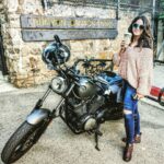 Neetu Chandra Instagram - Then later in the day #training #starts ❤🥰 #biking Runyon Canyon - Los Angeles / Hollywood