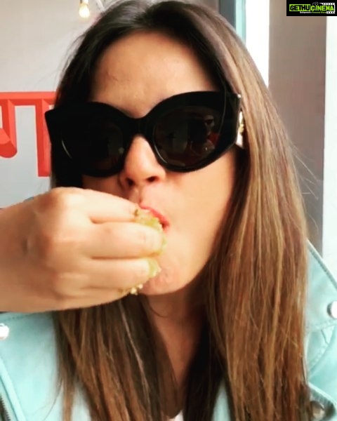 Neetu Chandra Instagram - So I always say this " More rooted you are more global you would be" what's the point in eating rice and curry if you don't eat with hand, that's how me, the #indian eat at #home and love it @badmaashla you make me feel at home #foods #breakday #lunchtime ⤠#home away from #home š Badmaash Fairfax