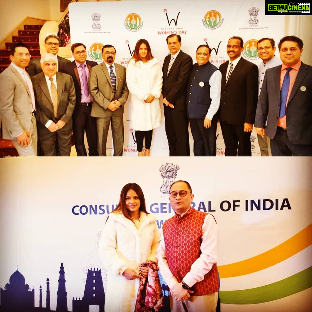 Neetu Chandra Instagram - Thank you so much for d warm welcome #consulategeneralofindia overwhelmed with ur inspirational speech #SandeepChakravorty #ConsulGeneralofIndia #NewYork #Tarunachakravorty @IndiainNewYork #FIA #Rameshpatel #yadavalok Wishing everyone Happy #InternationalWomansDay2019 ππ Consulate General of India