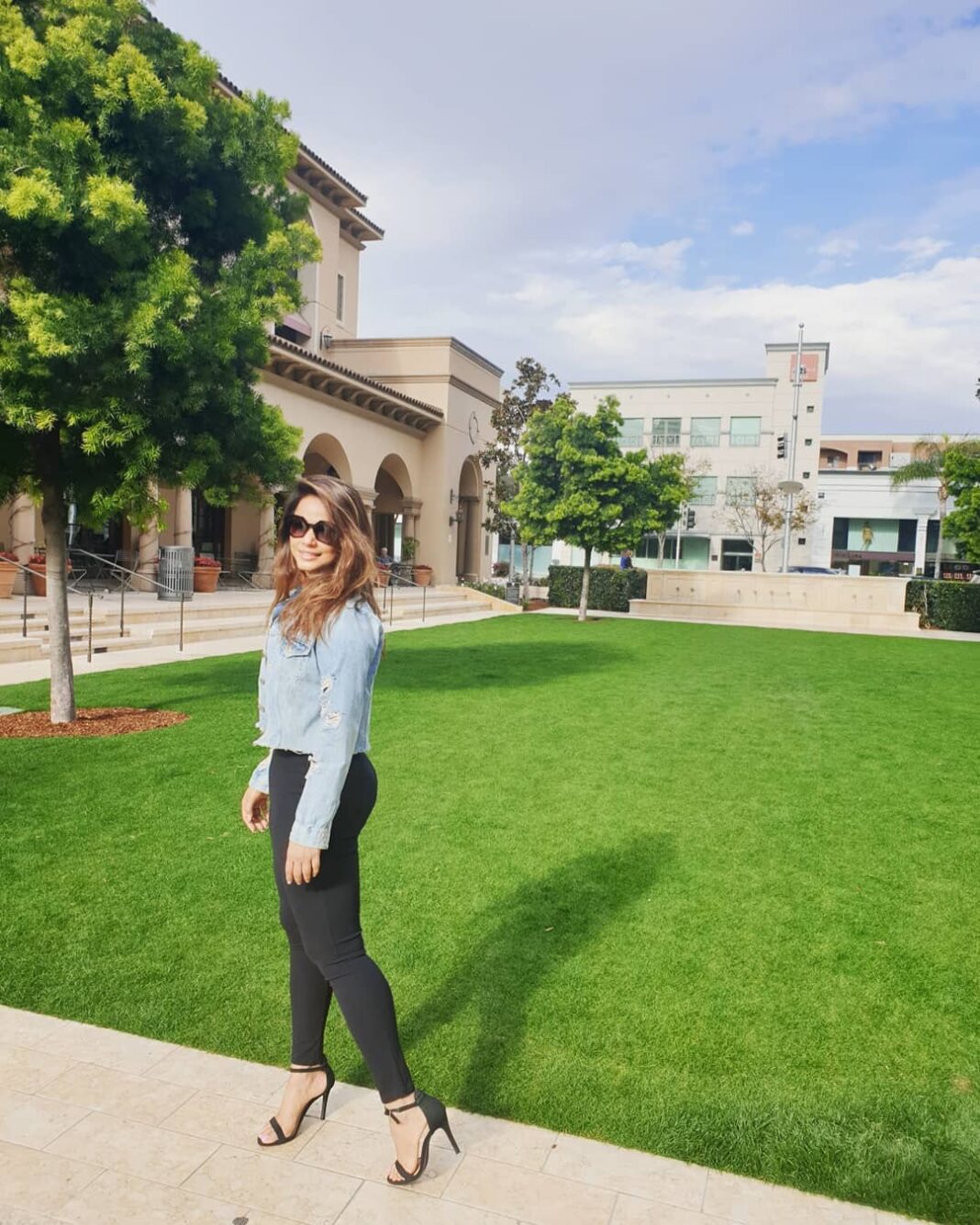 Neetu Chandra Instagram - Its #sunny n #bright 😘 the way we want our #life ❤🙏 #beverlyhills Beverly Hills, California