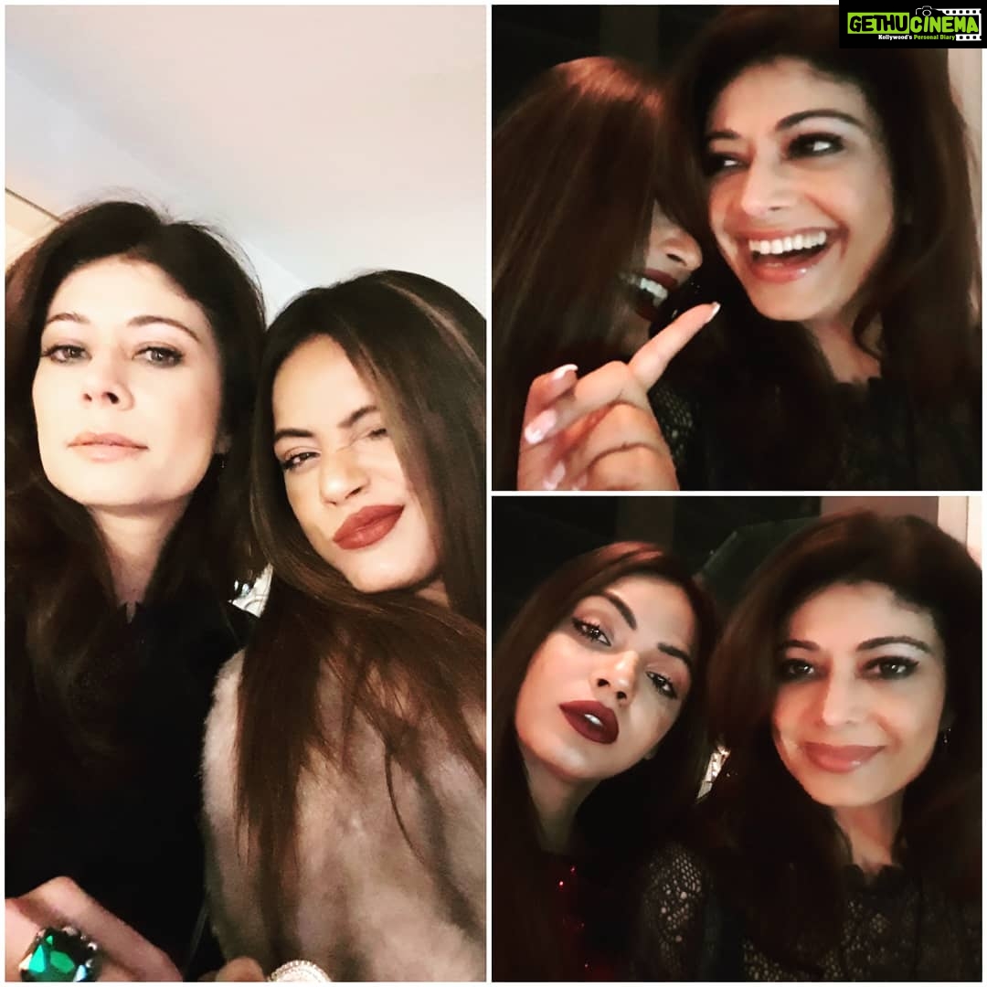 Neetu Chandra Instagram - Never trust the mood of an #actor 🤣😂 We are unpredictable and always in disguise! 🤣😂 THE REAL US 🤣😂😘 Muuuuuuh @poojabatra Mondrian Los Angeles Hotel