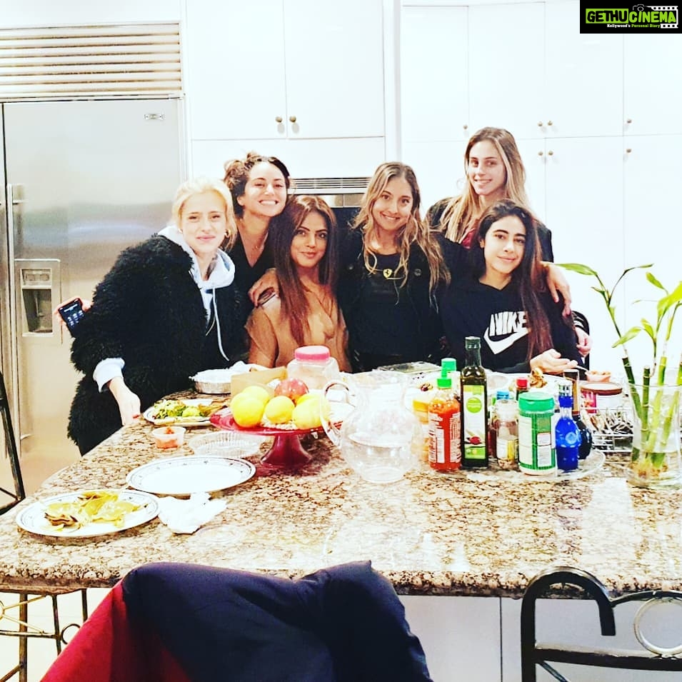 Neetu Chandra Instagram - Lunch with the hottest girls of #losangeles @sherellevi @anastasiaoriana @taliablaney @annezanussi @___laju___ @lacedbylaju photo by sweet @harryhudson ❤❤❤ #girlswholikegirls Beverly Hills, California