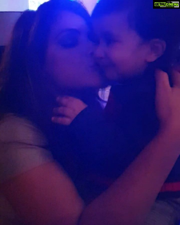 Neetu Chandra Instagram - Oh my God @bappa.b.lahiri Your son is born with music.. of course touchwood β€ You are a fabulous host. Thank you for so much love n warmth πππ€ @taneeshalahiri π Beverly Hills, California