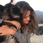 Neetu Chandra Instagram - Alot happened today but the best thing was my dear friend @1lovelyjasmine introducing me to the cutest LOVELY at #runyoncanyon #park ❤ #fresh #health #fitnessmotivation #alaskanmalamute / #wolf #dog #lover #losangeles ❤😘 Runyon Canyon