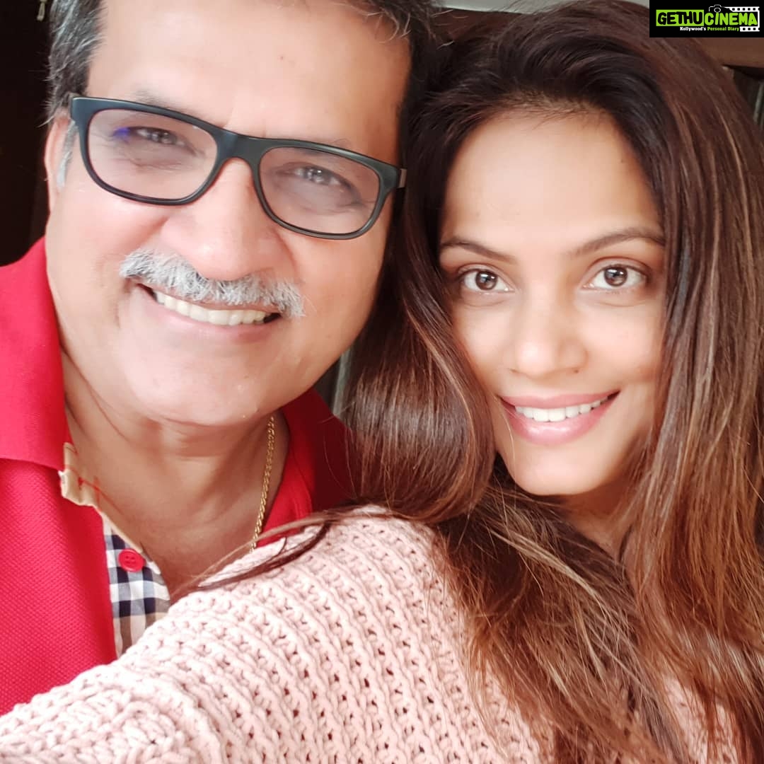 Neetu Chandra Instagram - When you have the Best Dentist then, of course you have the Best #smile @drsandeshmayekar 🤗😘🙏 Bandra Band Stand