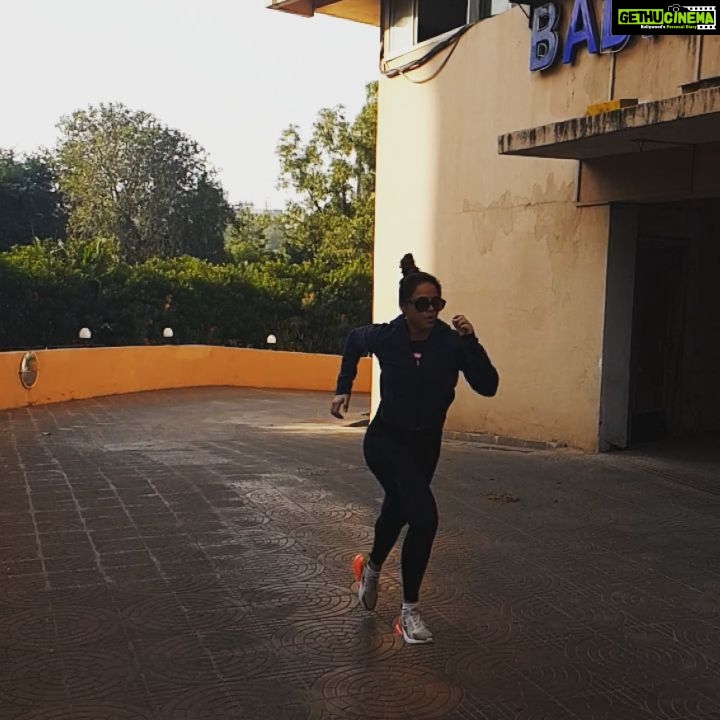 Neetu Chandra Instagram - Today is #outdoors #cardioworkout #fitness #health ❤ Let's do it❤❤❤