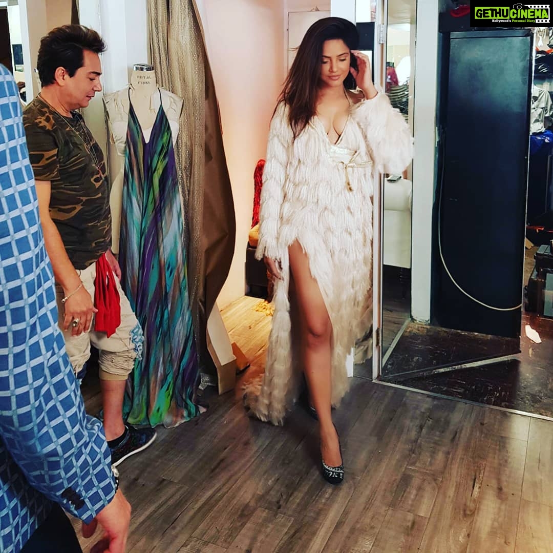 Neetu Chandra Instagram - When you walk out #coy #headdown and #highthoughts you know you have been an achiever⤠then it can be anything, even the year, which just passed by and you know the quality of work done, which will change your next year... hmmm. Then, just a hint of smile and you walk towards the dotted line... @polatteu I will be with you soon š¤©ā¤