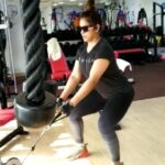 Neetu Chandra Instagram - So #workout Today with @patil_tejas21 😁 1st day in #calcutta City of Joy ❤ #posture #form #backworkout ❤😘 Kolkata