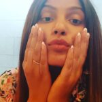Neetu Chandra Instagram - Yes, the #frenchnails will always be #classy and #myfavorite ❤ Just did it😍 Kaisa hai, Batao na? 😘 Taj Lands End, Mumbai
