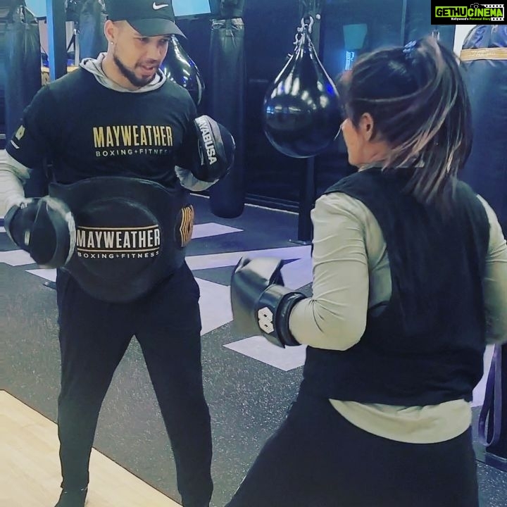 Neetu Chandra Instagram - A great personal training session with @kb__92 at @mayweatherfitla Train with Best Only ❤🙏 1st session 💪 will keep going l!! PROMISE! #fitnessmatters #healthylifestyle #healthfirst #boxingday love it #flyodmayweather Thank you for this suggestion 🙏🤗 Mayweather Boxing + Fitness Los Angeles