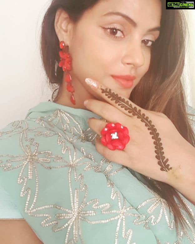 Neetu Chandra Instagram - And.... #mehendi with #red ❤ #tradition #indian Chacha's son #brother 😘😍🤗