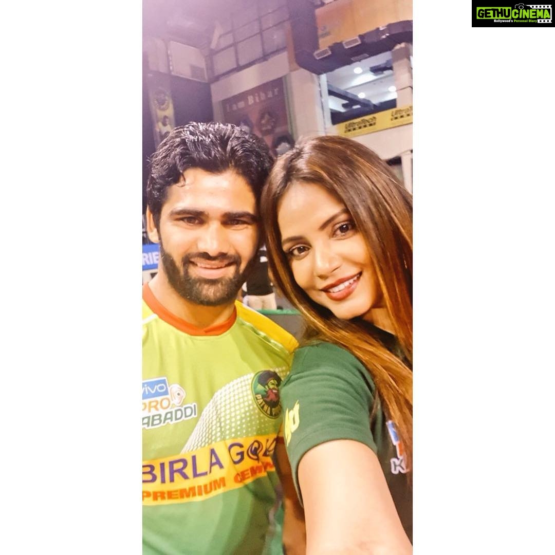 Neetu Chandra Instagram - Down d memory lane,met all of u in Oct. My @patnapirates Team n U became family. Today was d end of journey 4 dis session,as I promise,I will be back wd you next session n expect the same, with more power n strength. Thank you @starsportsindia 4 ds opportunity 2 our country🙏❤ @prokabaddi