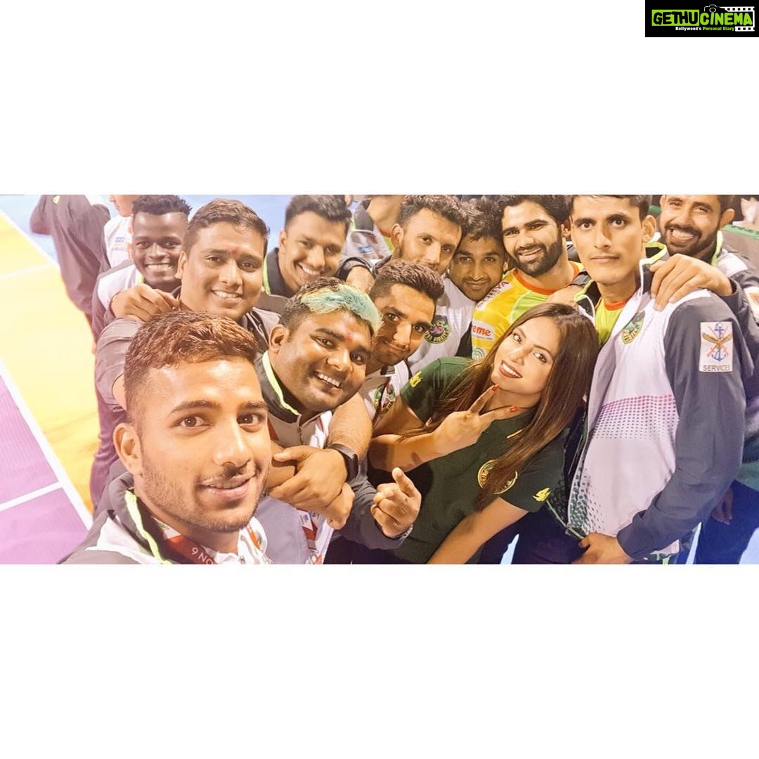 Neetu Chandra Instagram - Down d memory lane,met all of u in Oct. My @patnapirates Team n U became family. Today was d end of journey 4 dis session,as I promise,I will be back wd you next session n expect the same, with more power n strength. Thank you @starsportsindia 4 ds opportunity 2 our country🙏❤ @prokabaddi